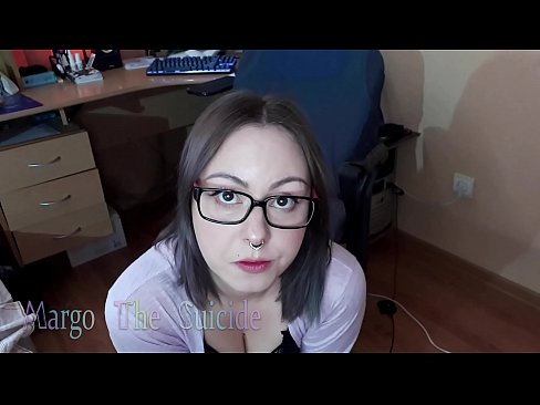 ❤️ Секси девојка со наочари длабоко го цица дилдото на камерата ❌ Порно кај нас ❌