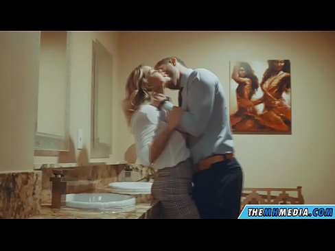 ❤️ Кога бујна русокоса ќе ве заведе во јавен тоалет ❌ Порно кај нас ❌